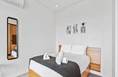 Auckland Central Business District Apartment | Modern Studio in Wynyard Quarter by Zodiak Stays