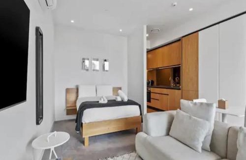 Auckland Central Business District Apartment | Modern Studio in Wynyard Quarter by Zodiak Stays