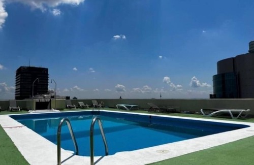 Cuatro Caminos Apartment | Modern Studio Loft with City Views, Rooftop Pool & Smart TV