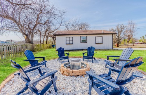Little Elm Apartment | Modern Studio Near Lake Lewisville | Fire Pit & Pets OK