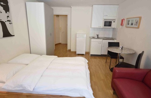 District 6 Apartment | Modern studio near main station (Crown 16)