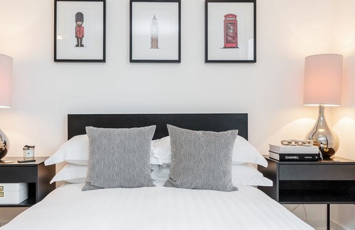 Queenstown Apartment | Modern studio on Chelsea Bridge