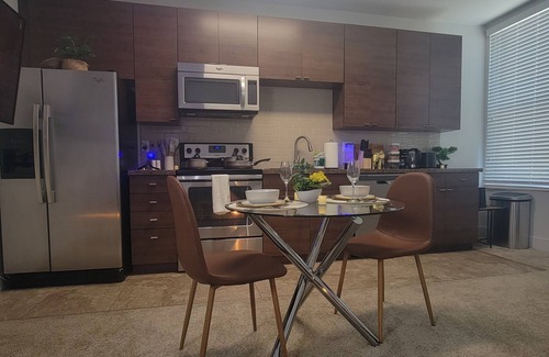 Marina del Rey Apartment | Modern Studio Retreat by the Ocean · Free Parking · Pool · Gym · Hot Tub · BBQ