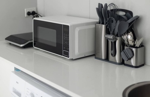 Sunnybank House | Modern Studio Retreat in Heart of Sunnybank