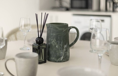 Sunnybank House | Modern Studio Retreat in Heart of Sunnybank