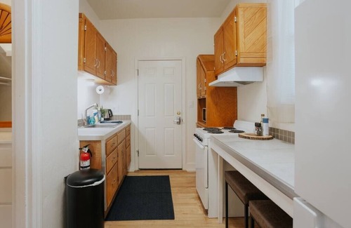 Medford Apartment | Modern Studio unit next to downtown Medford. Features a plush King bed, private outdoor space, fast WiFi, and a well-equipped mini-kitchen. Perfect for couples or solo travelers.
