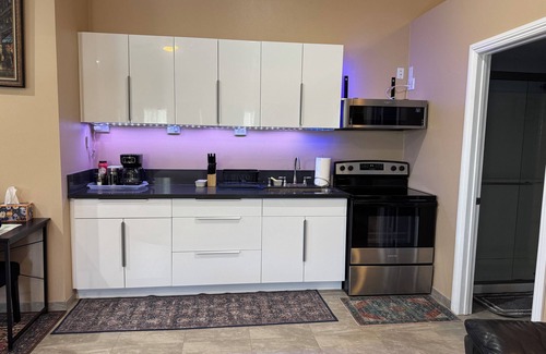 Riverside Apartment | Modern Studio w/King Bed, Workspace, Kitchenette