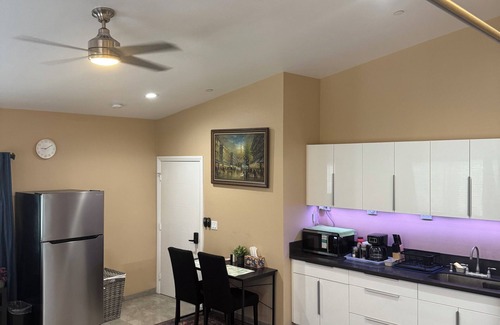 Riverside Apartment | Modern Studio w/King Bed, Workspace, Kitchenette