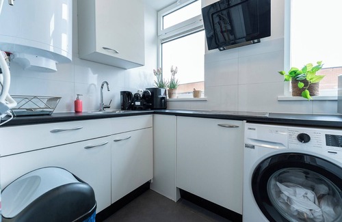 Tilburg House | Modern Studio with All Amenities in a Top Location with free street-parking.