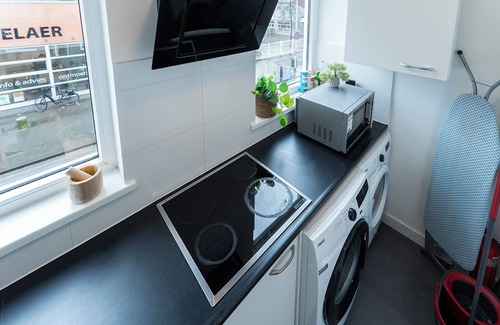 Tilburg House | Modern Studio with All Amenities in a Top Location with free street-parking.