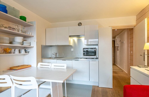 Val-d'Isere Apartment | Modern Studio with Balcony, Ski-In/Ski-Out, and Free WiFi in Val-d'Isère