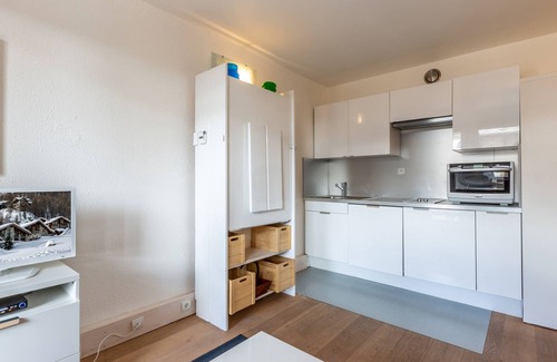 Val-d'Isere Apartment | Modern Studio with Balcony, Ski-In/Ski-Out, and Free WiFi in Val-d'Isère