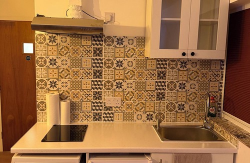 Bow Apartment | Modern Studio with private Bathroom & Kitchenette in 3 bed apartment