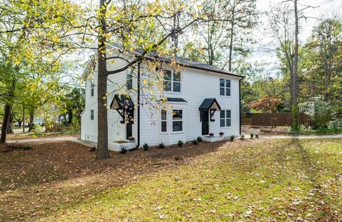 Cotswold House | Modern Stunning Southpark/Cotswold Townhome