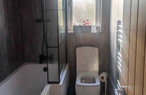 Hull House | Modern, stylish 3 bed house, FREE parking, child friendly - 5 mins from the city
