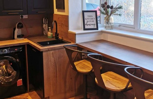 Hull House | Modern, stylish 3 bed house, FREE parking, child friendly - 5 mins from the city