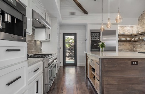 Preston Hollow House | Modern styled ranch home in one of the most accommodating areas of Dallas