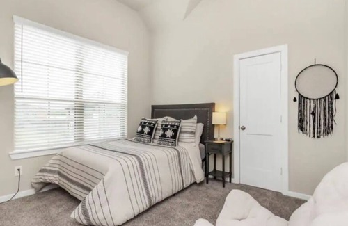 Sienna Plantation House | Modern & stylish townhouse in sought out Sienna