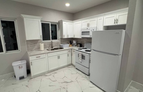 Bahamas Terrace Apartment | Modern Stylish 1 bed-1 bath