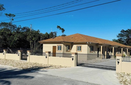 Bahamas Terrace Apartment | Modern Stylish 1 bed-1 bath