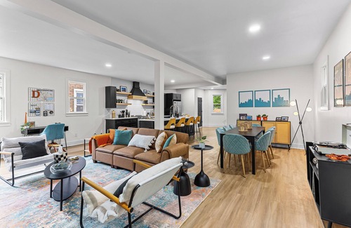 Detroit House | Modern & Stylish 4BR Home - Near Detroit Downtown - Sleeps 10 - Pet-Friendly