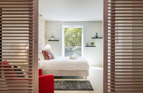 Sao Jose Apartment | Modern & Stylish Apartment in Av. da Liberdade by LovelyStay