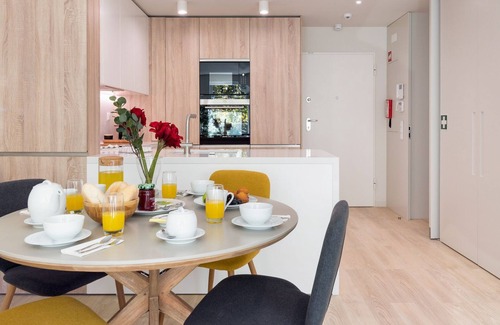 Sao Jose Apartment | Modern & Stylish Apt in Liberdade by LovelyStay