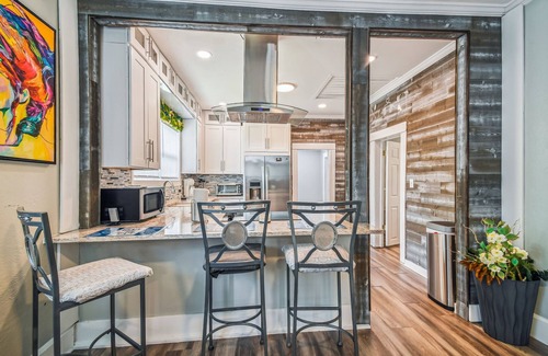 Ybor City House | Modern Stylish Bubgalow Tampa/Ybor near Downtown & Arenas & Stadium 4br/2ba