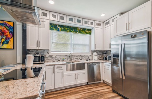Ybor City House | Modern Stylish Bubgalow Tampa/Ybor near Downtown & Arenas & Stadium 4br/2ba