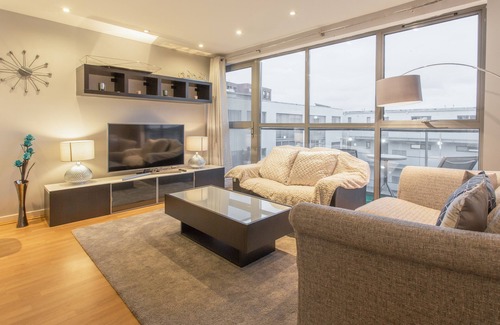 Livesey Apartment | Modern Stylish Close to London Bridge