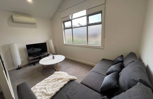 Melbourne House | Modern Stylish Comfort at Prime Camberwell Retreat