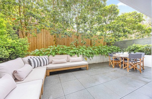Bondi Apartment | Modern & Stylish Garden Apartment In Bondi. Close To The Beach!