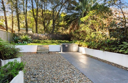 Bondi Apartment | Modern & Stylish Garden Apartment In Bondi. Close To The Beach!