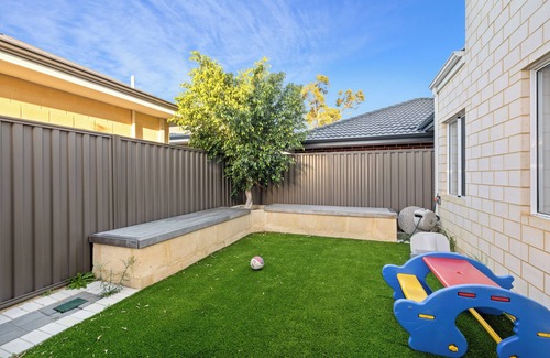 Carlisle House | Modern & Stylish Getaway with a Yard and Balcony
