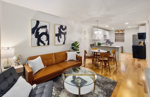 Cedar Heights House | Modern & Stylish Getaway - 3BR, Pet-Friendly
