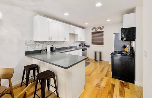 Cedar Heights House | Modern & Stylish Getaway - 3BR, Pet-Friendly