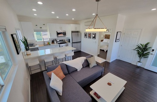 Serra Mesa House | Modern & Stylish Guest House in SD