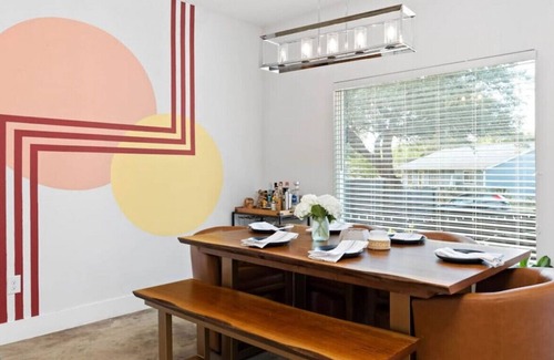 Rosewood House | Modern Stylish Home - Near E. 6th St & Downtown
