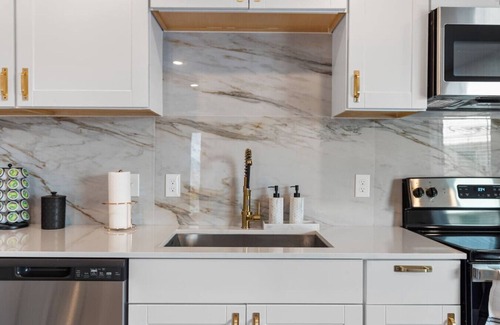 Knox - Henderson Apartment | Modern Stylish Oasis in Downtown Dallas w Parking