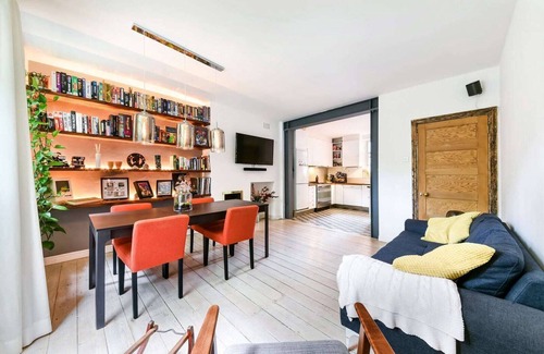 Bethnal Green Apartment | Modern, stylish, spacious flat moments from Bethnal Green tube!