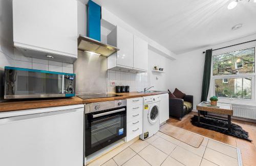 Brixton Apartment | Modern & Stylish Studio, Prime Brixton Location, Parking, Fast Wi-Fi