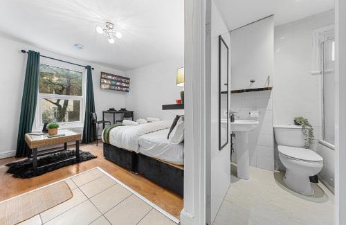 Brixton Apartment | Modern & Stylish Studio, Prime Brixton Location, Parking, Fast Wi-Fi