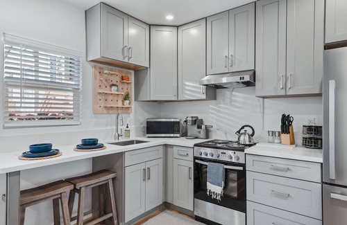 Talmadge Cottage | Modern & Stylish Urban Cottage in desirableTalmadge Neighborhood