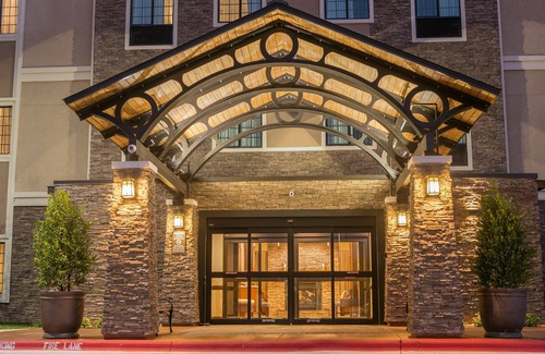 McNeil Condo | Modern Suite | 24h Business Center Access + Pool