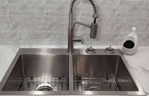Prince George Apartment | Modern suite- close to major amenities