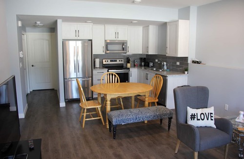 Red Deer House | Modern Suite in Beautiful Neighborhood