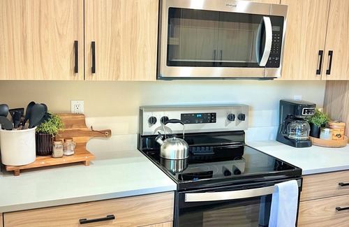 Ephraim Apartment | Modern Suite-Luxe King Bed-Soda Bar & 85” Smart TV