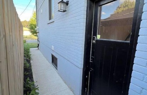 Eringate House | Modern Suite near Pearson Airport. Sleeps 1-4
