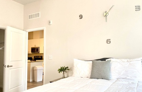 Downtown Baltimore Apartment | 💎 Modern Suite 💎 Secure 💎 Close to All