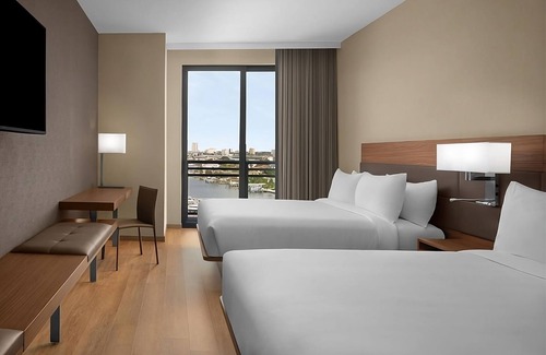 Clearwater Beach Hotel | Modern Suite with Stunning Rooftop Pool – Steps from Clearwater Beach